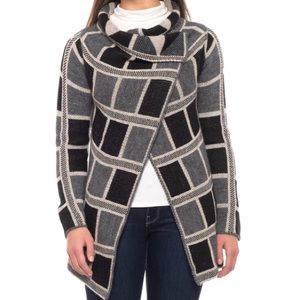 Great sweater! Make offer